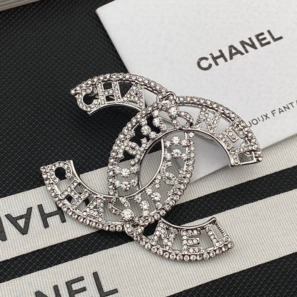 Broche calado brillante