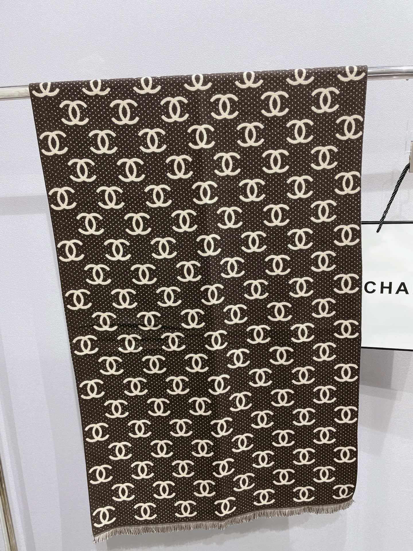 Bufanda pequeña jacquard con logo de temperamento y borde roto