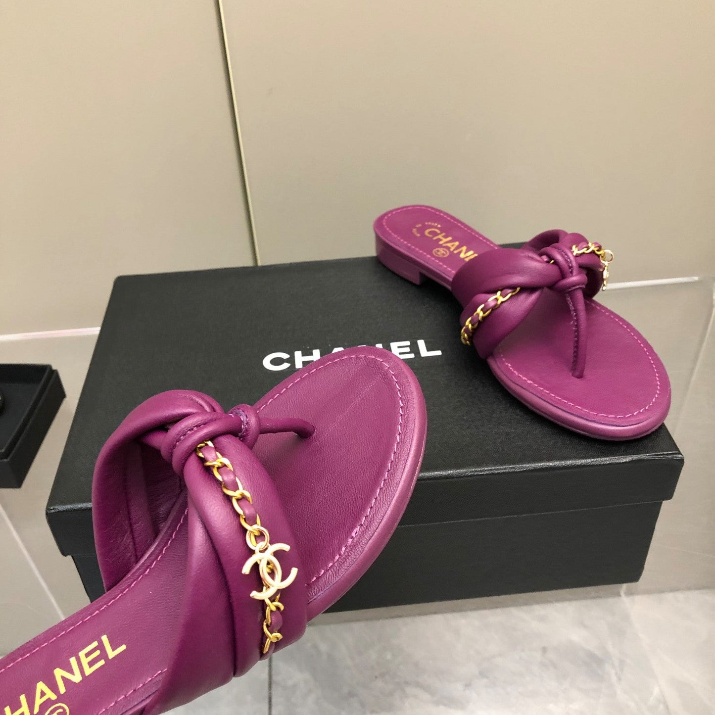 Sandalias con cadena tipo chancla
