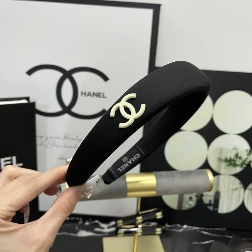 Diadema elegante de satén