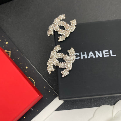 Pendientes con el logotipo de Diamond Pearl