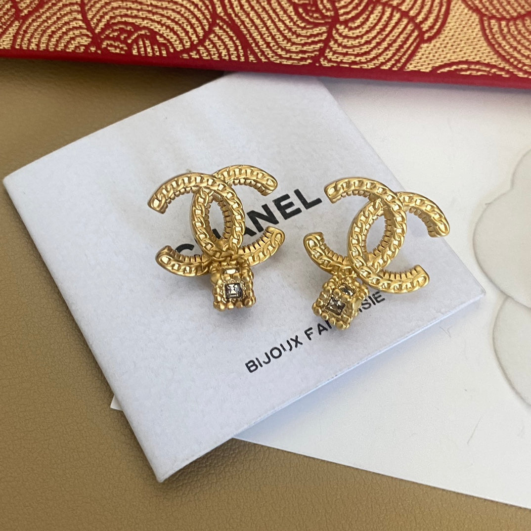Boucles d'oreilles en bronze doré antique