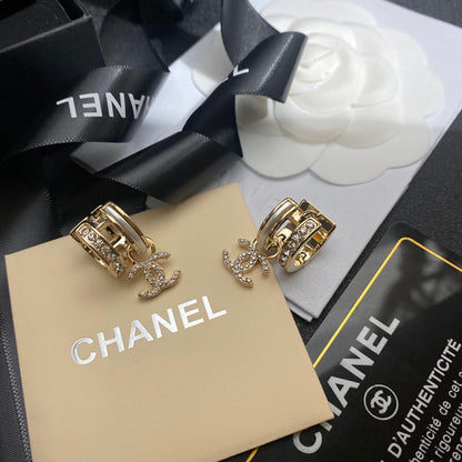 Boucles d'oreilles tendance avec strass