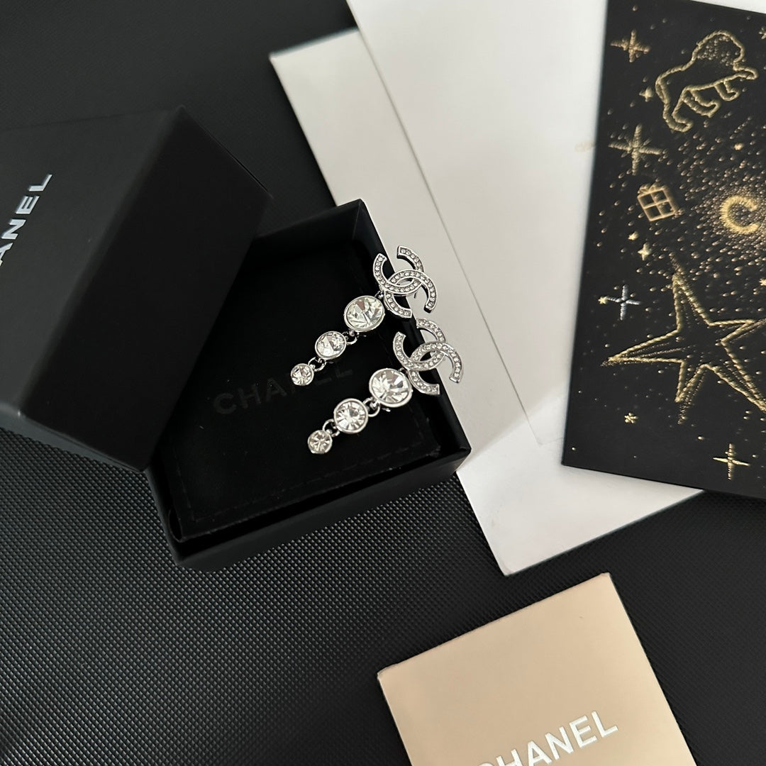 Boucles d'oreilles pendantes en diamants ronds
