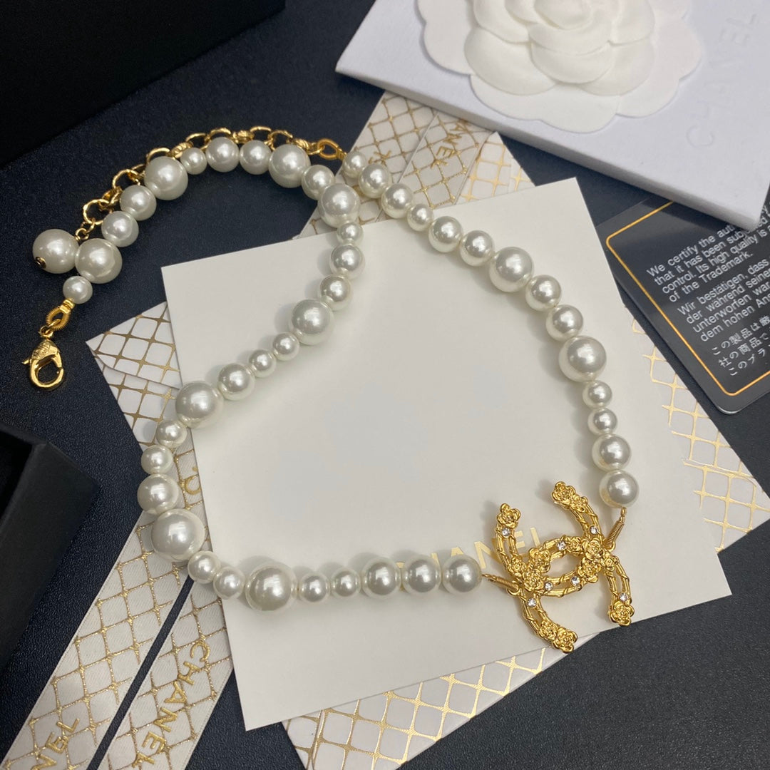 Collar de Clavícula con Perlas Irregulares