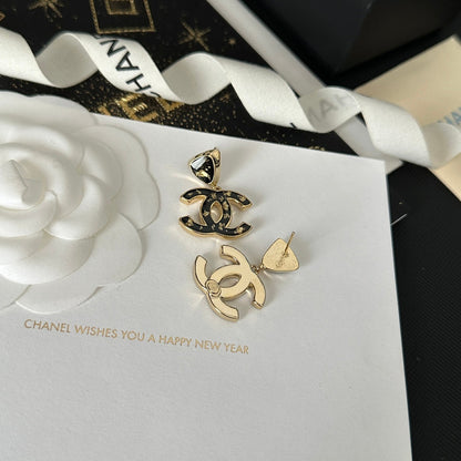 Pendientes vintage negros con hojas doradas