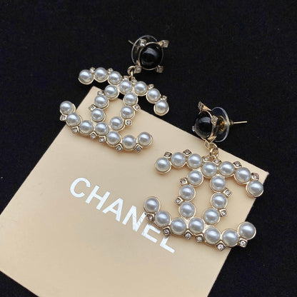 Pendientes de vinilo con diamantes y perlas