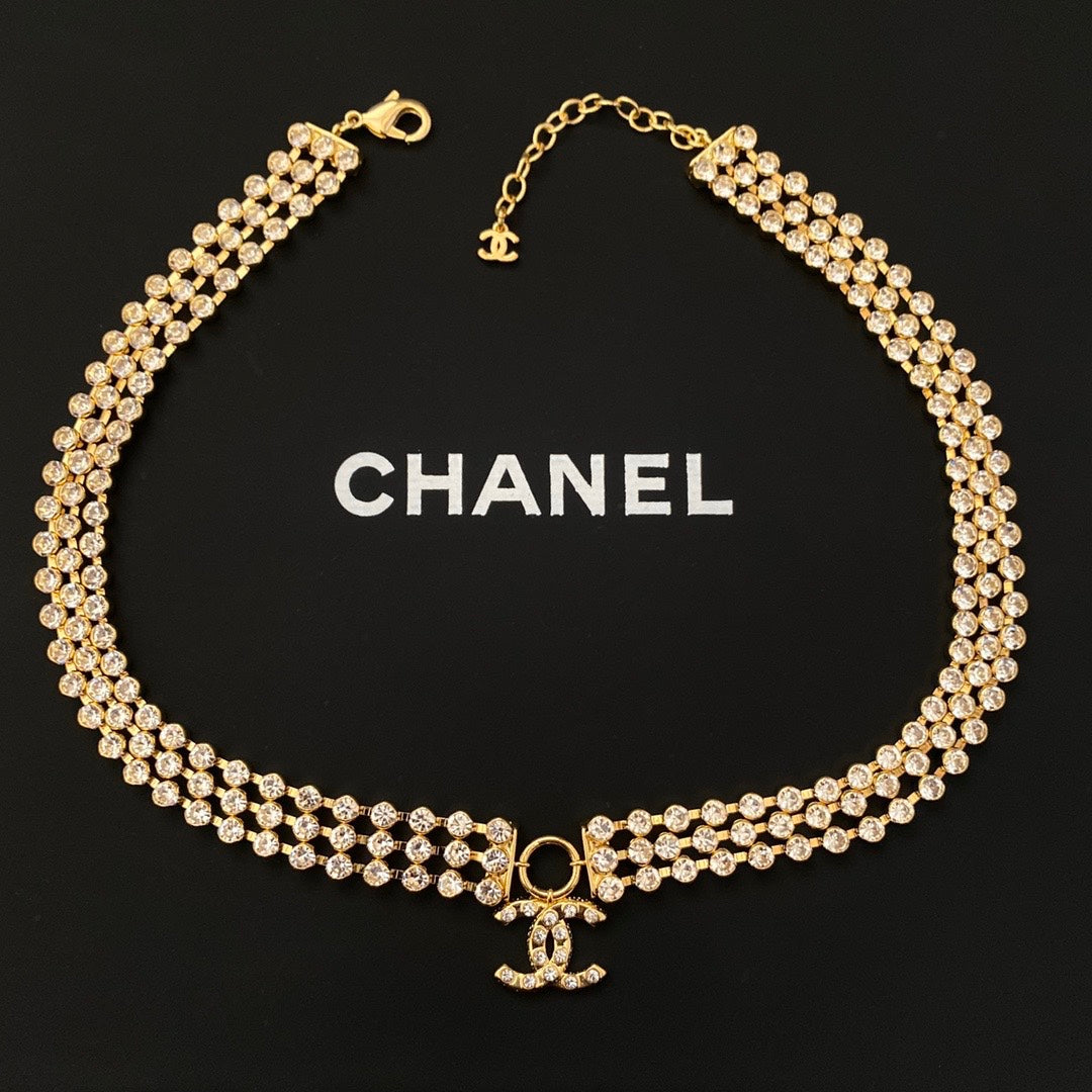 Collier ras du cou en or jaune et cristal