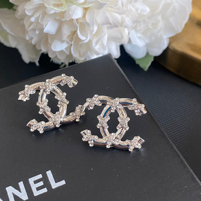 Boucles d'oreilles clous en cristal étincelant