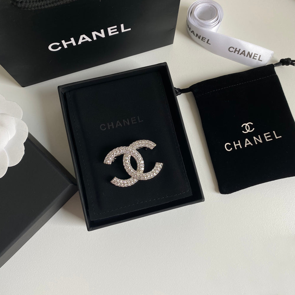 Broche entièrement sertie de diamants, de tempérament