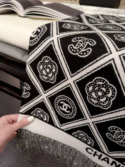 ✨ 2026 New Vintage Diamond Jacquard Cashmere Scarf – Refined Retro Elegance