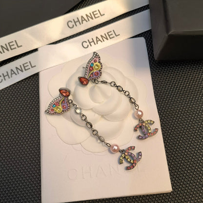 Pendientes de mariposa de cristal coloridos
