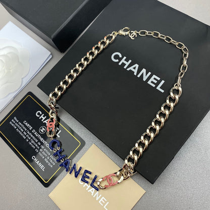 Collier logo à grosse chaîne