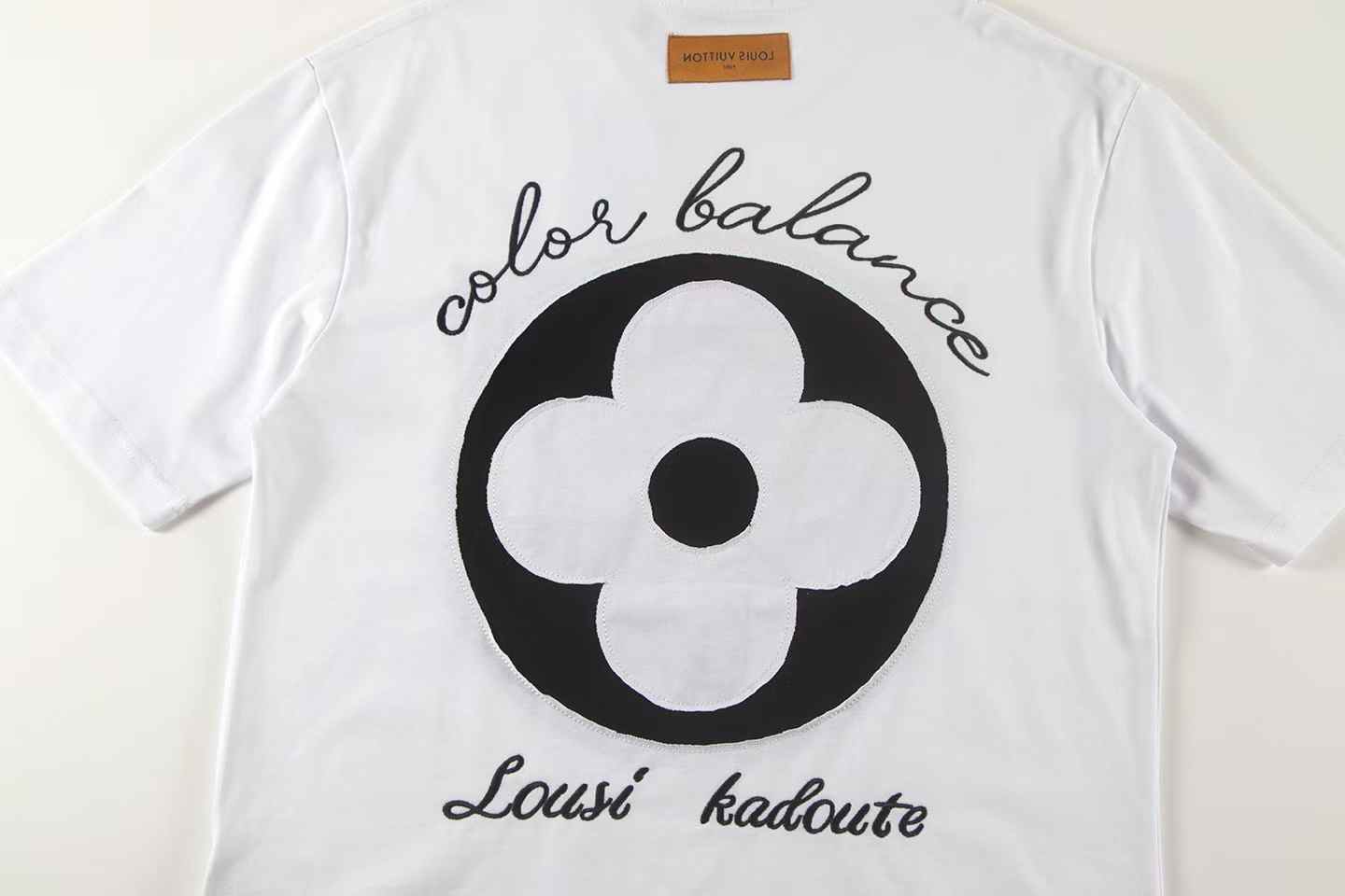 Nouveau t-shirt de broderie à la mode