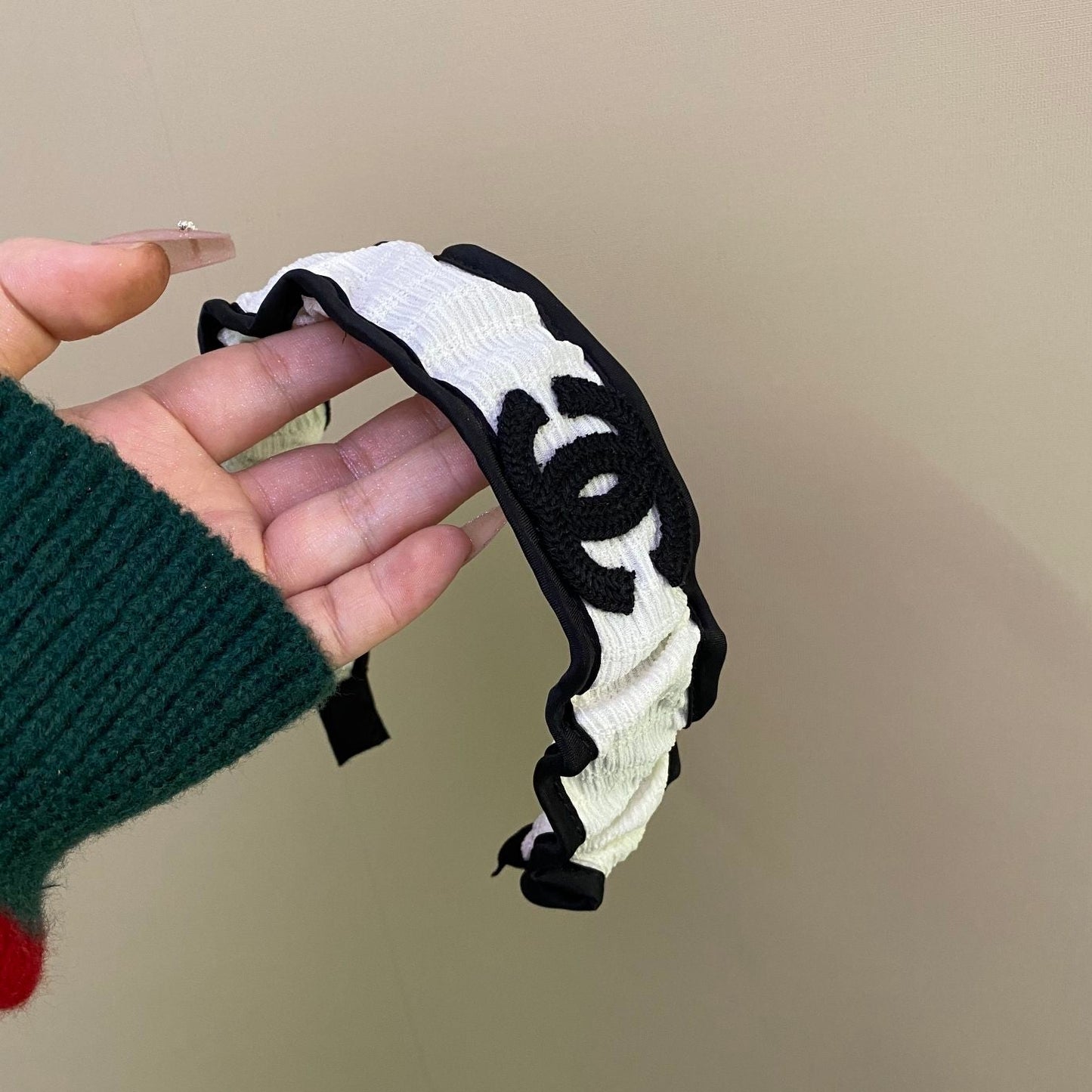 Diadema con volantes de moda