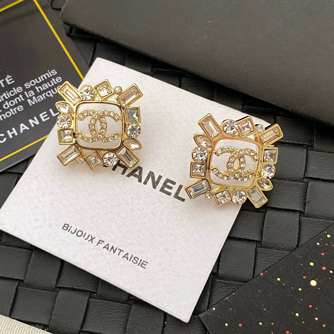 Boucles d'oreilles carrées élégantes en cristal