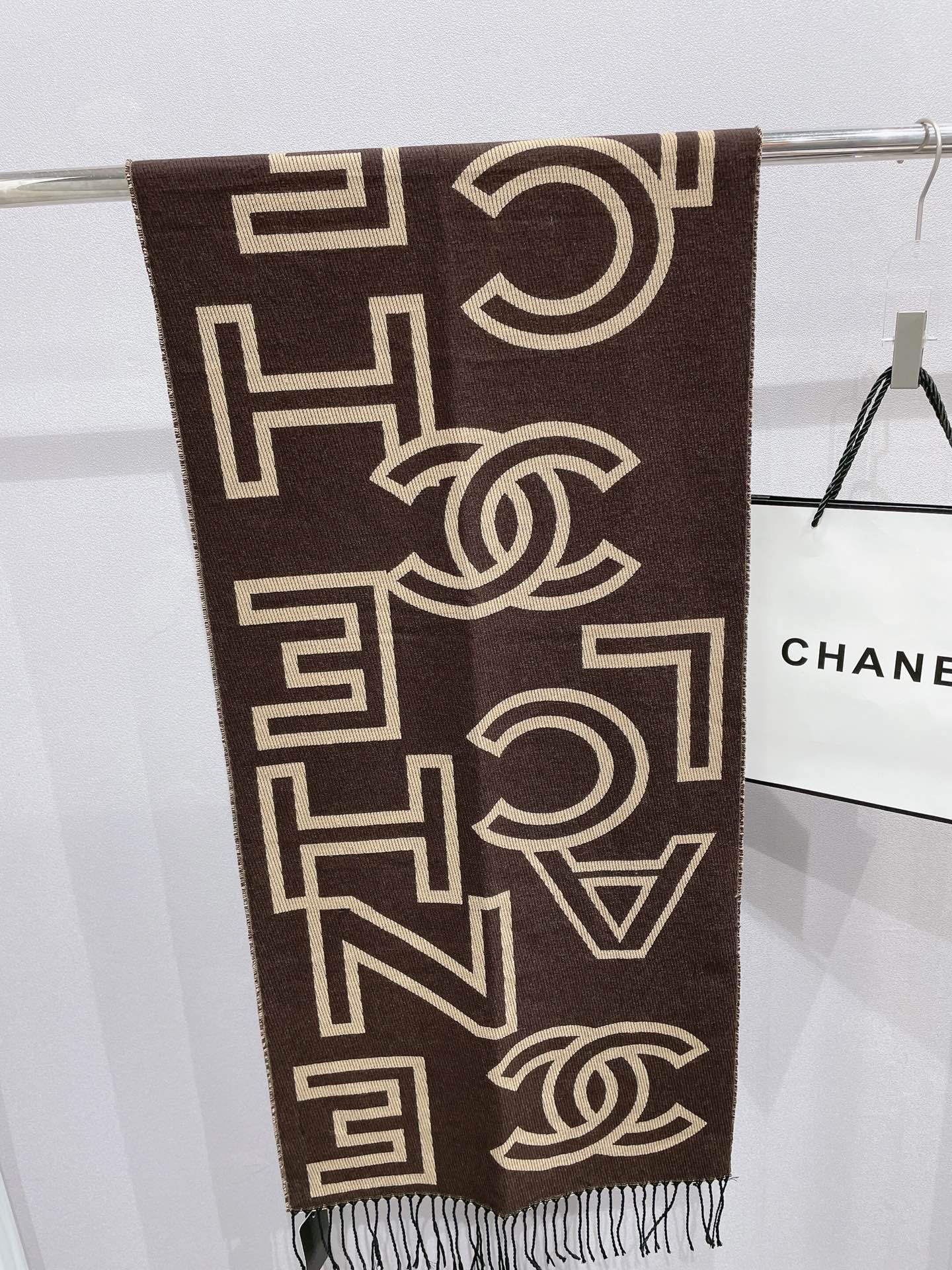 Écharpe/Châle en sergé jacquard à logo Temperament