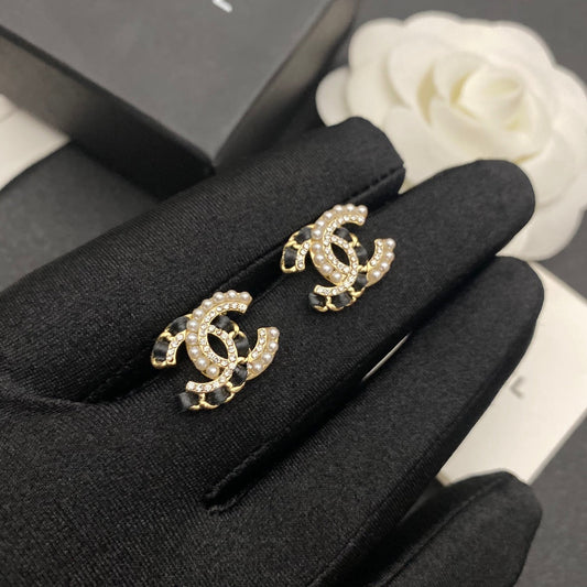 Boucles d'oreilles clous en cuir perle diamant étincelant