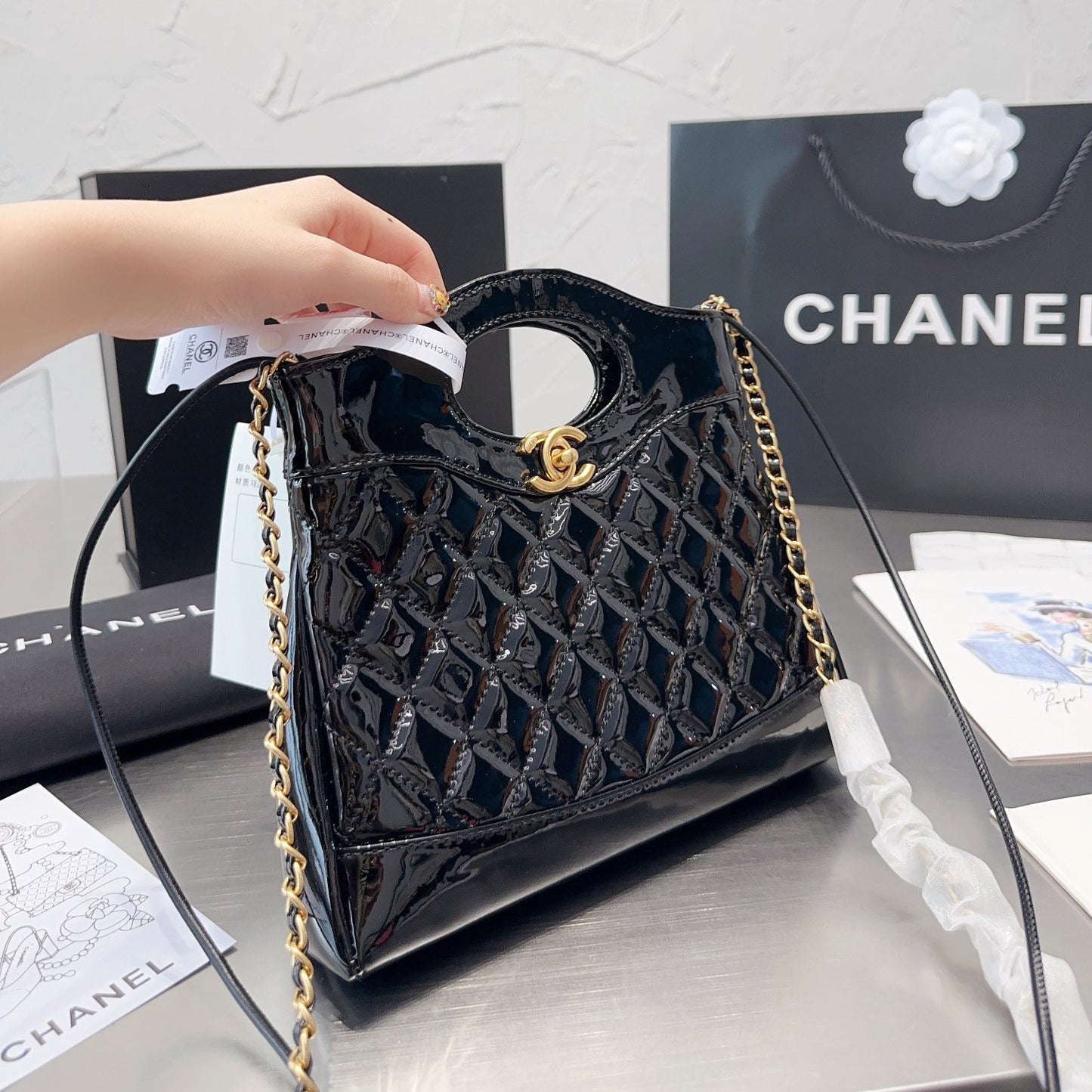 31 Bolso de compras de charol