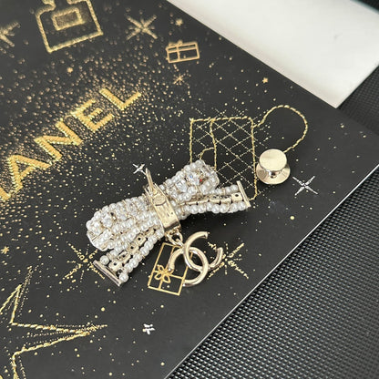 Broche de lazo con diamantes