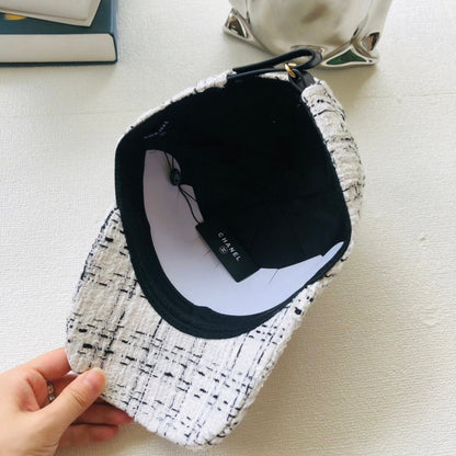 Casquette de baseball femme brodée de lettres colorées