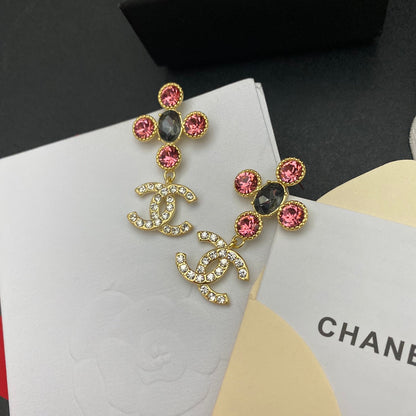 Boucles d'oreilles élégantes en forme de fleur de diamant