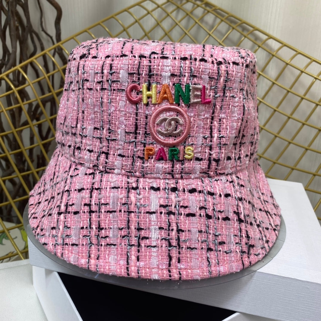 Bob brodé coloré et tendance