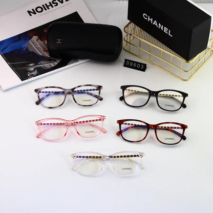 Lunettes à monture à lettre classiques