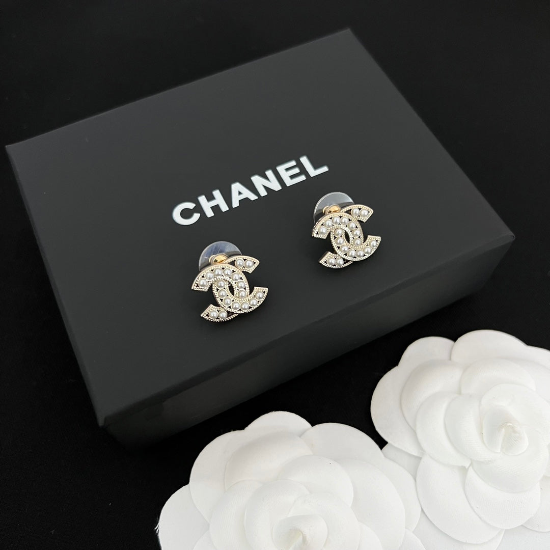 Boucles d'oreilles clous alphabet perles de qualité supérieure