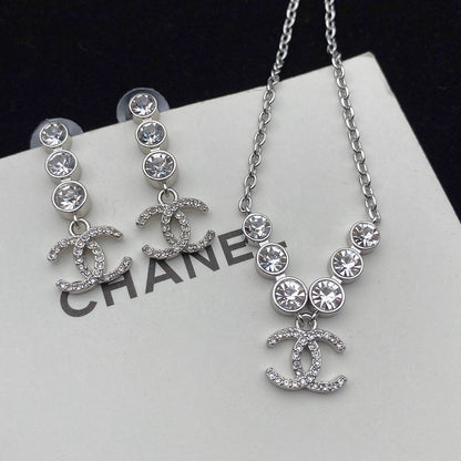 Juego de collar y pendientes de cristal de diamante