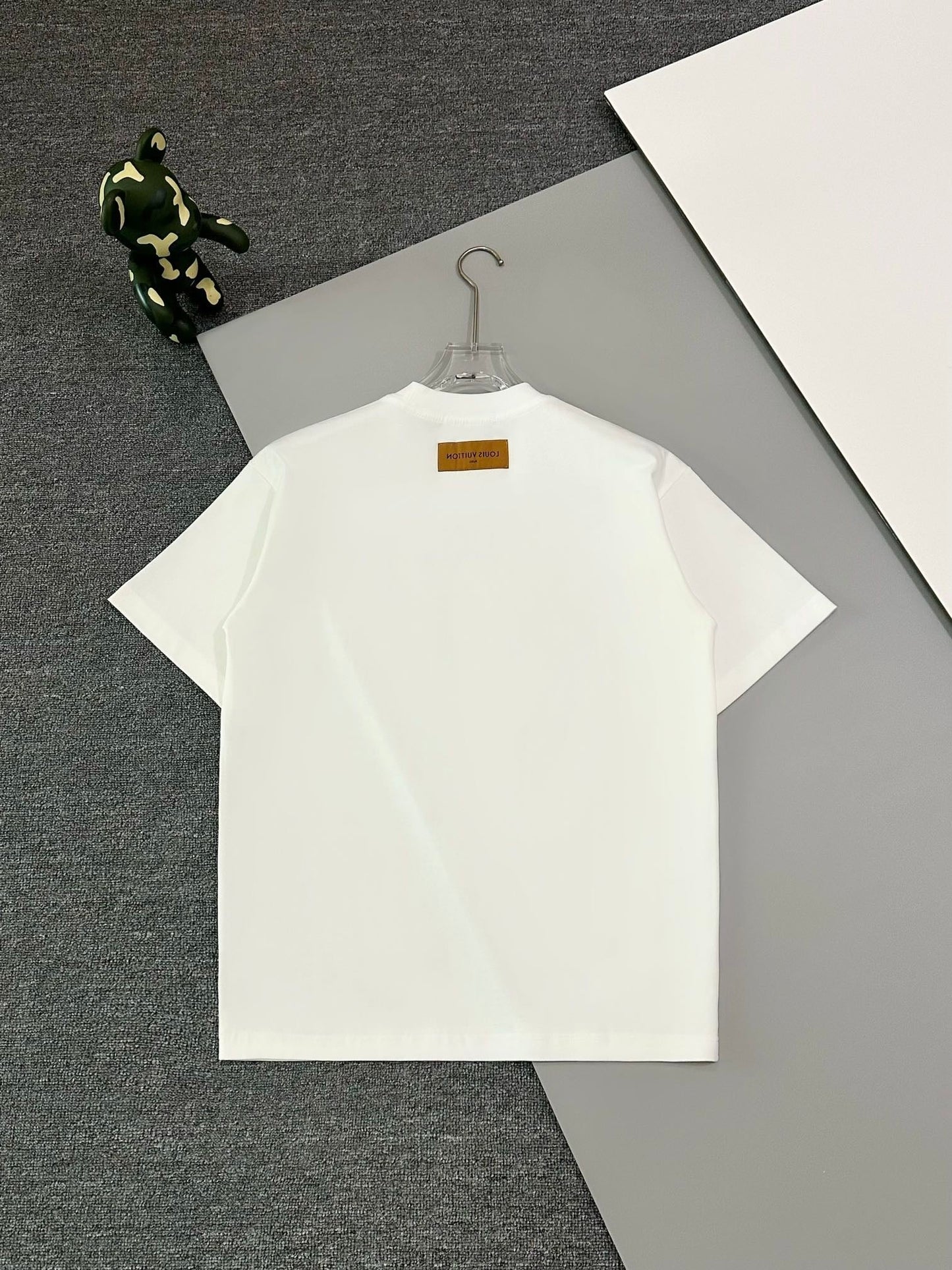 T-shirt brosse à dents monogrammé or, nouveau classique 1105
