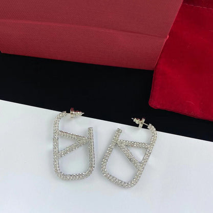 Pendientes con logotipo de metal con diamantes completos