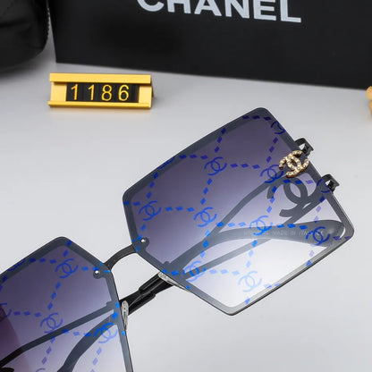 Lunettes de soleil rétro avec monture en métal et lettres en filigrane
