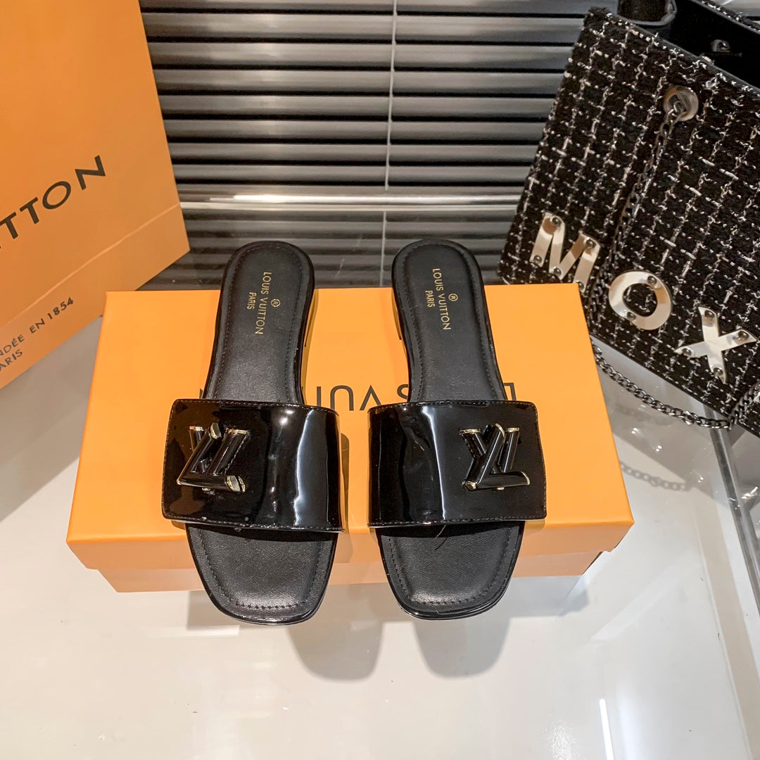 New Embossed Diamond Velcro Flat Slippers