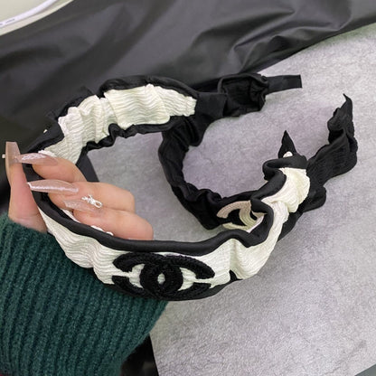 Diadema con volantes de moda