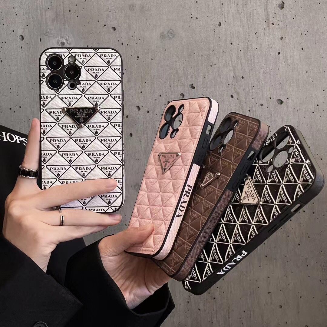 Funda de piel con patrón de triángulos