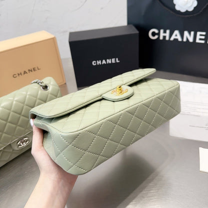 Bolso clásico de solapa de cuero