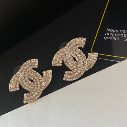 Boucles d'oreilles clous lettre perle diamant