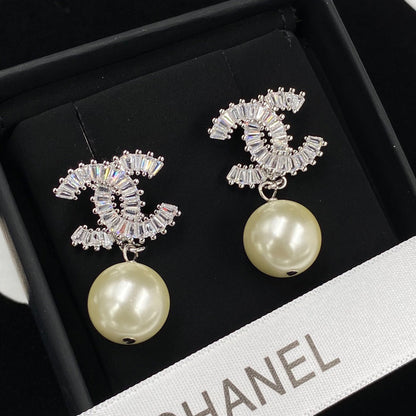 Boucles d'oreilles pendantes en perles de zircon étincelantes