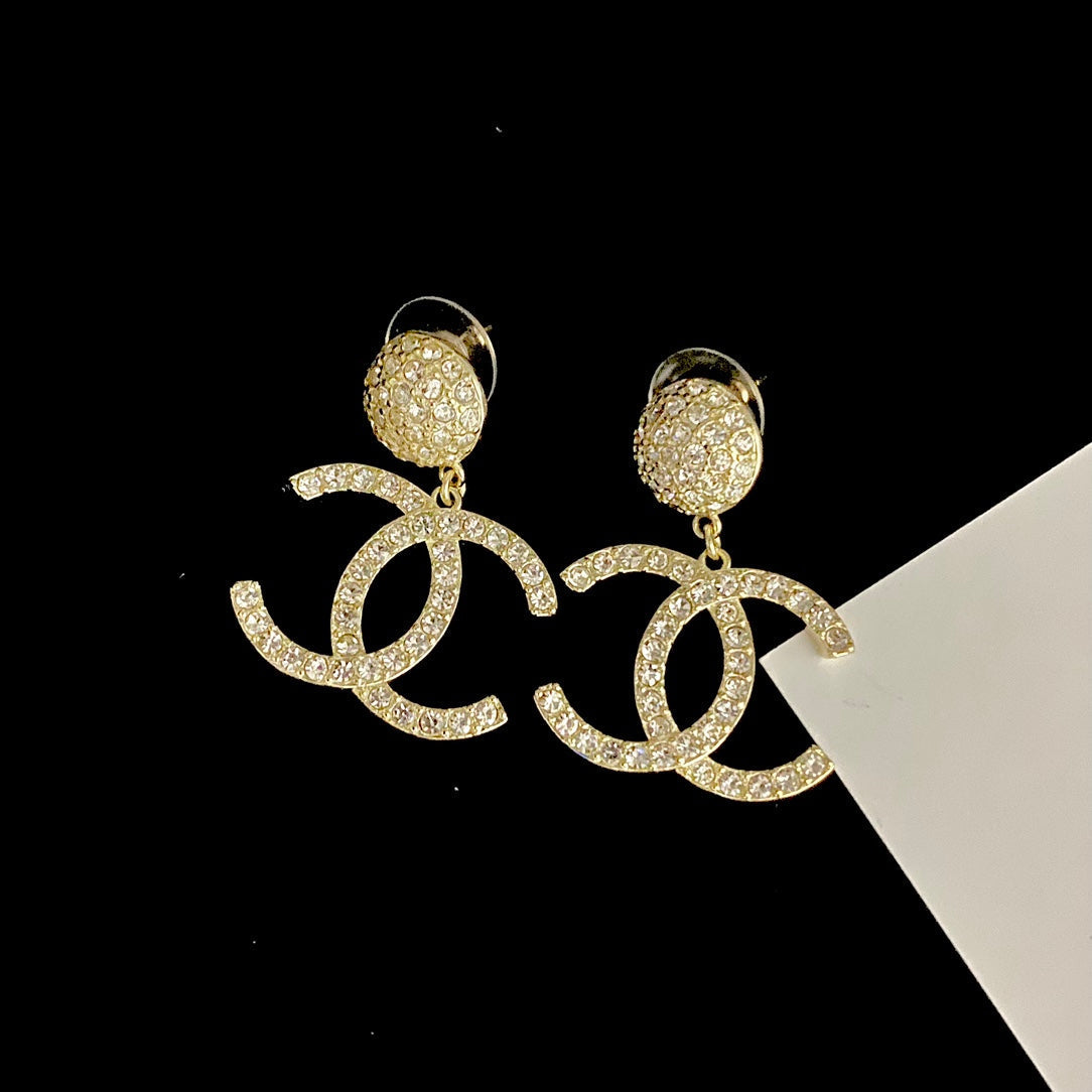 Boucles d'oreilles logo serties de diamants brillants
