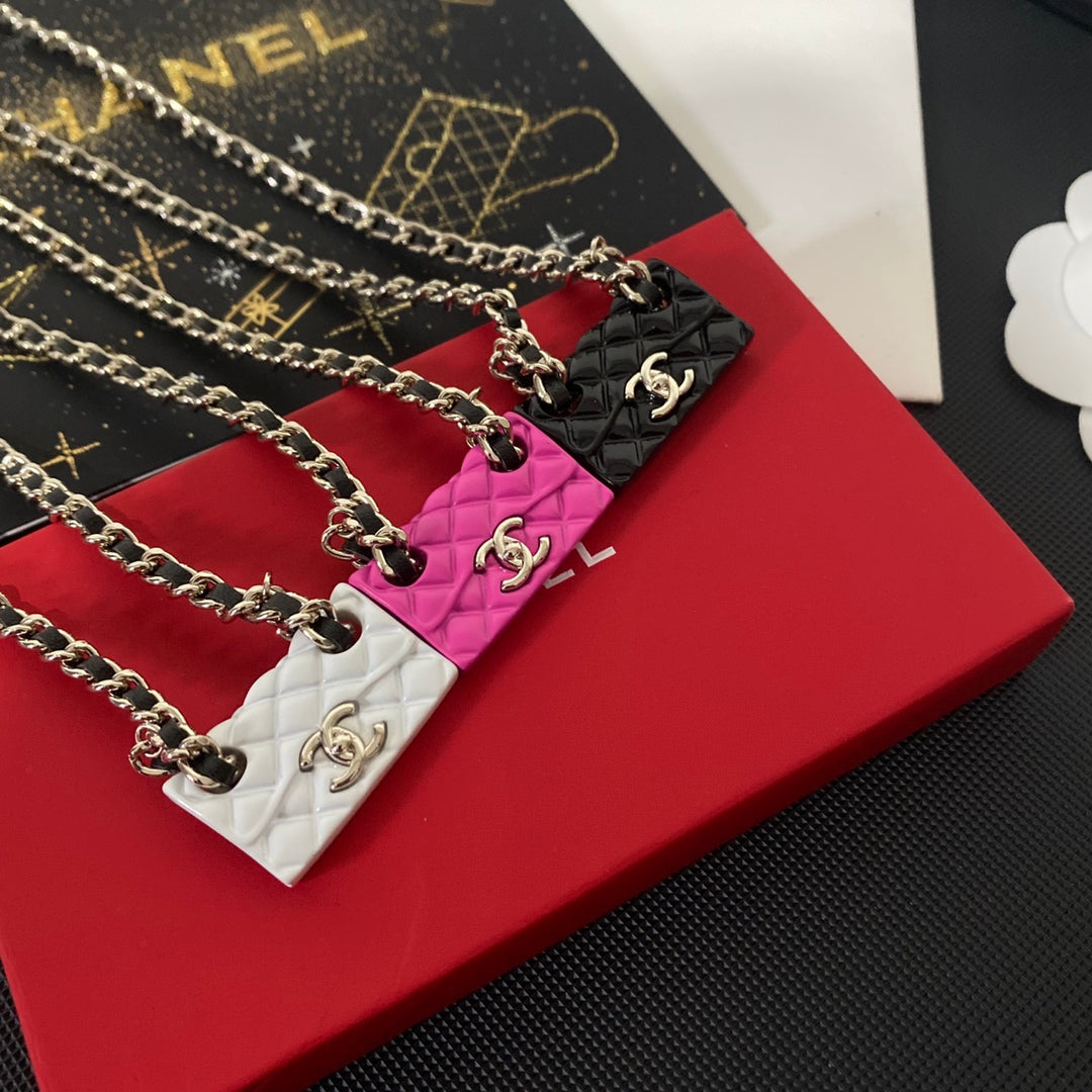 Collier Sac Élégant et Tendance