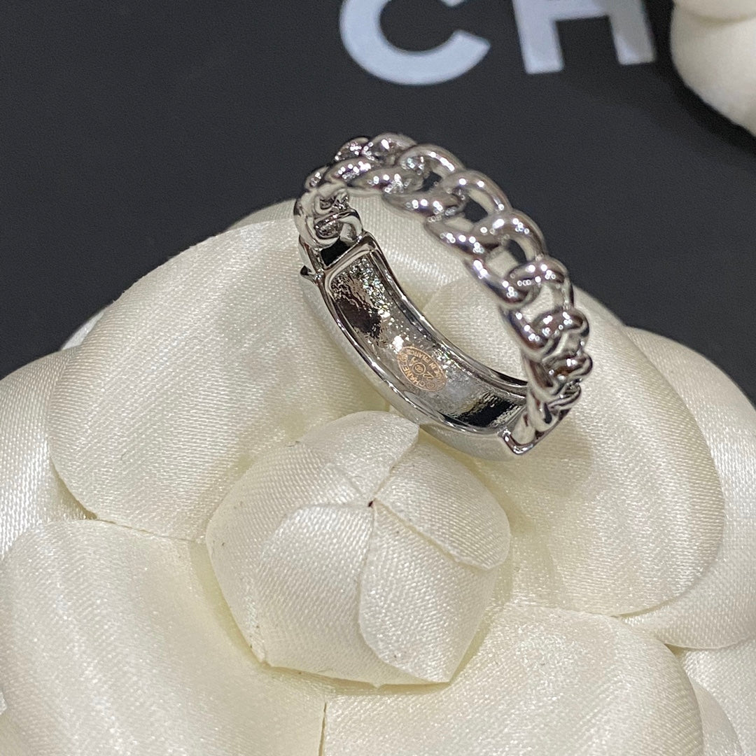 Anillo de letras de moda con costura de diamantes