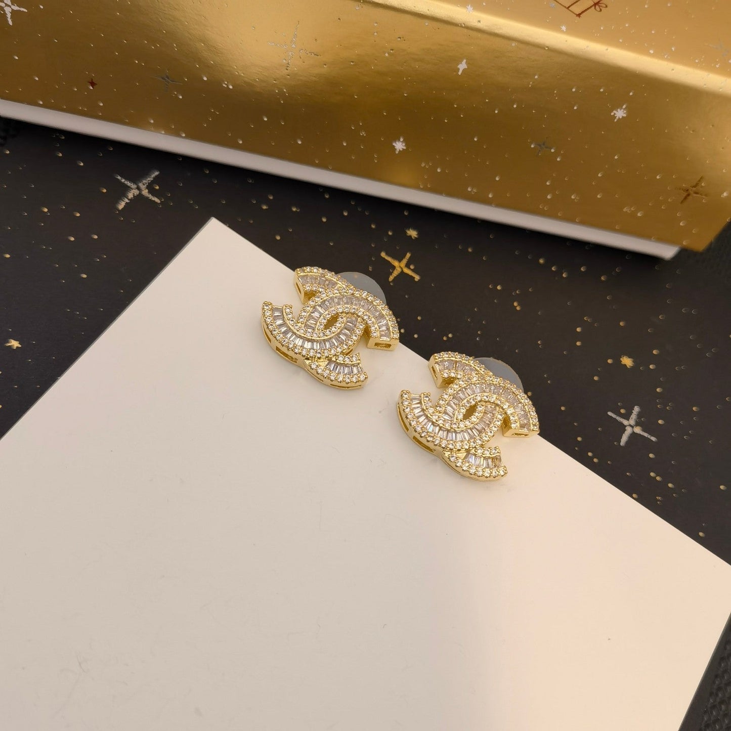 Boucles d'oreilles pendantes femme élégantes et classiques