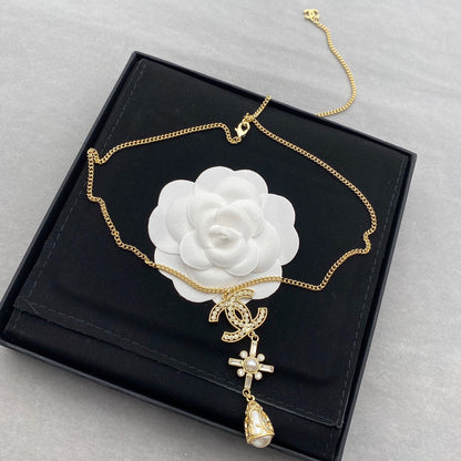 Collar de perlas conmemorativo destacado