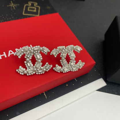 Pendientes con el logotipo de Diamond Pearl
