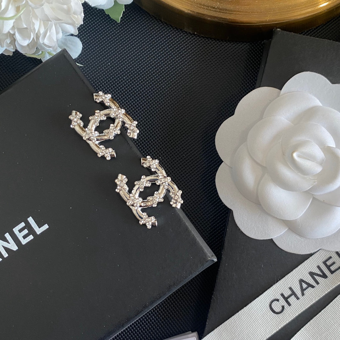 Boucles d'oreilles clous en cristal étincelant