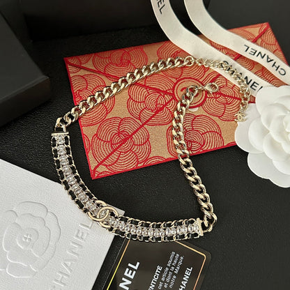 Collier ras du cou brillant avec diamants et pierres épaisses