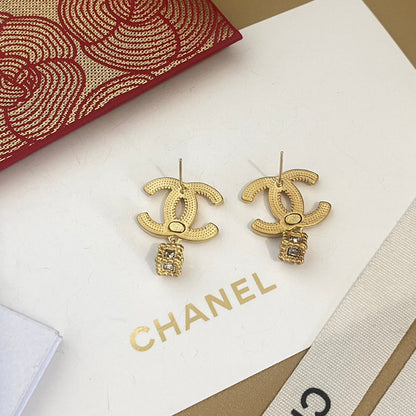 Boucles d'oreilles en bronze doré antique