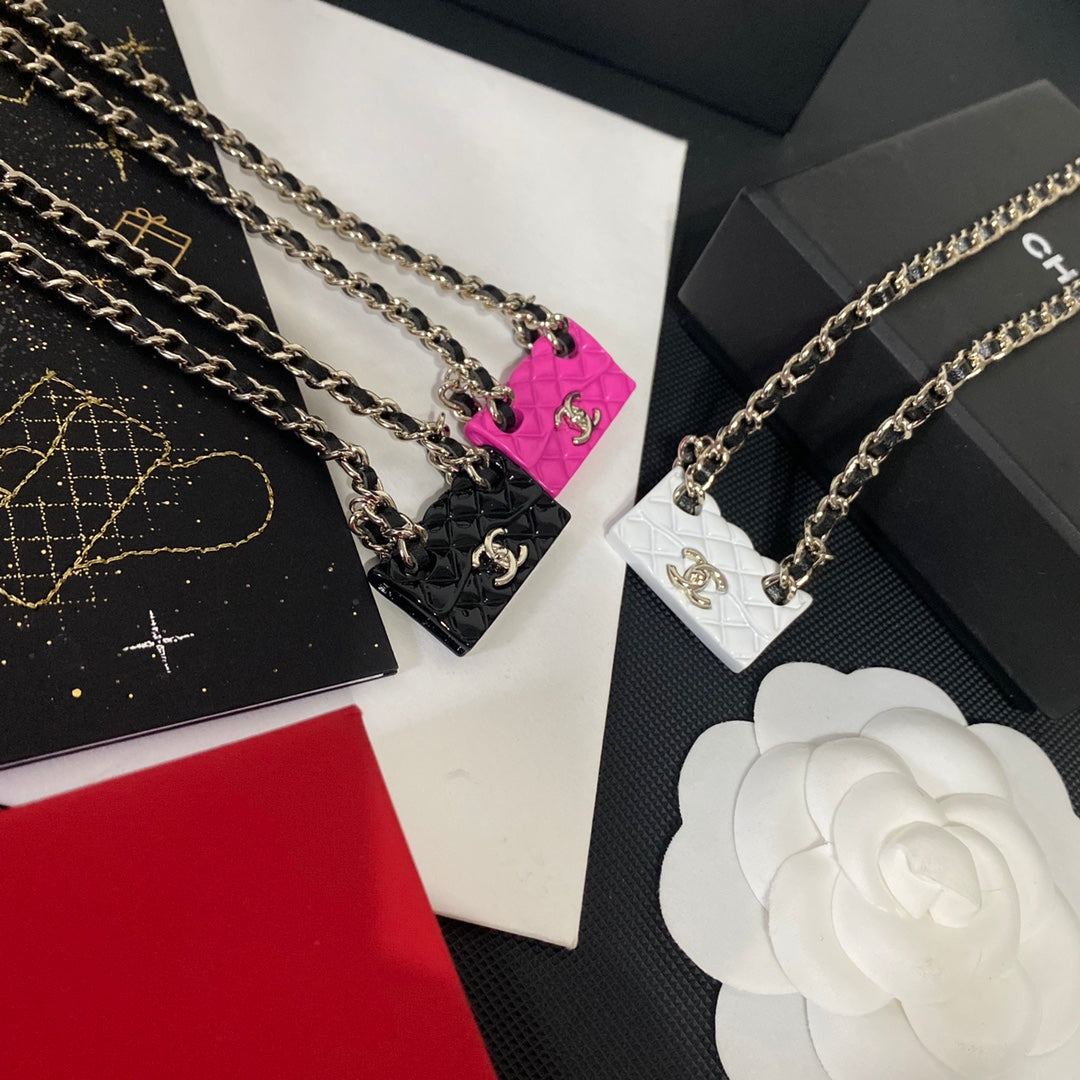 Collier Sac Élégant et Tendance