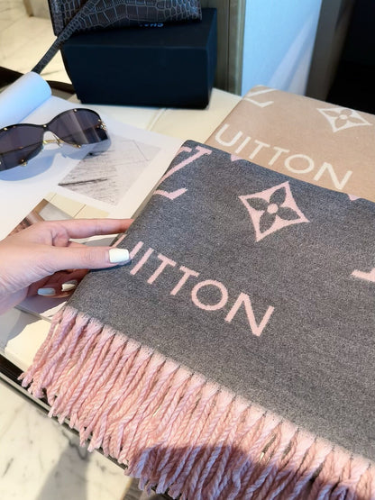 2026 New Classic Pattern Cashmere Scarf – Thickened Soft Cashmere, Elegant Fringe, Versatile Wrap